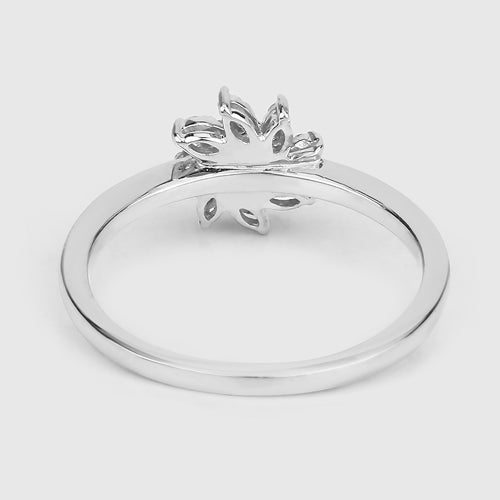 Bague en cluster de diamant blanc de 0,18 carat en or blanc 14K