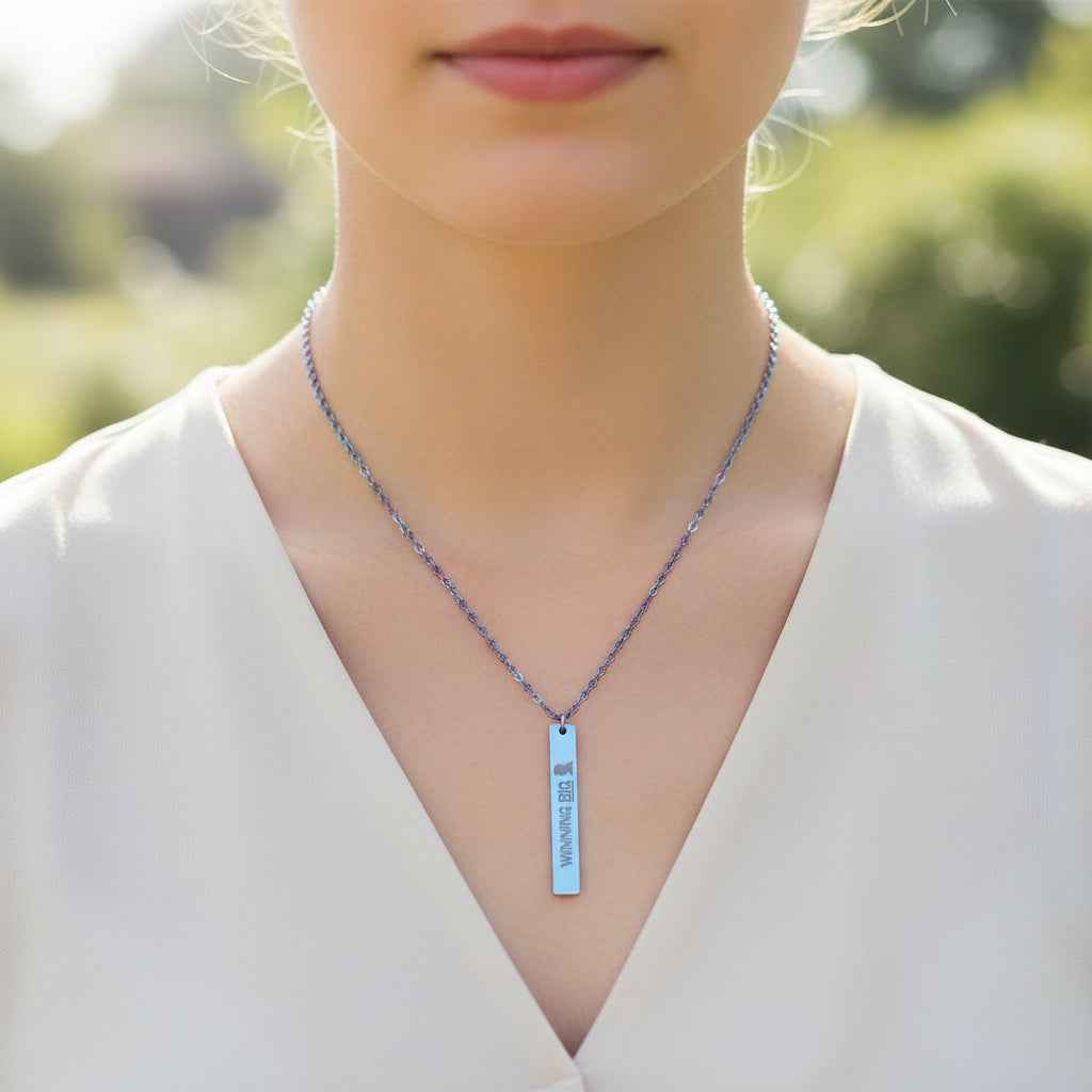 Collier à barre verticale Winning Big | Pièce maîtresse audacieuse