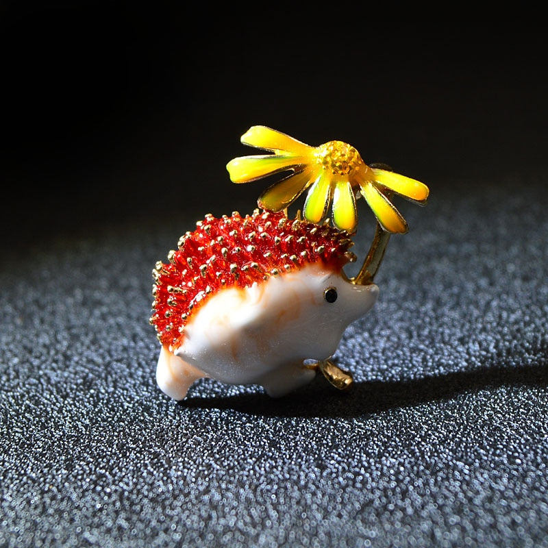 CINDY XIANG Cute Hedgehog Brooch Fashion Daisy Brooches For Women Animal Jewelry Funny Winter Design High Quality - Korvel