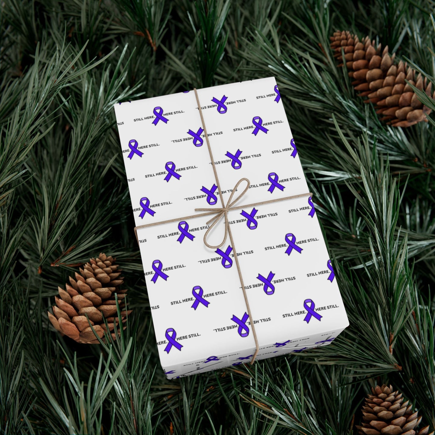 Aquí todavía. Todavía aquí. Papel de regalo