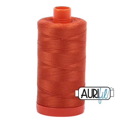 Bobine large de coton Aurifil 50wt orange rouillé 2240