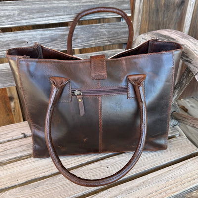 Stylish Cowhide Crossbody Bag with Magnetic Closure - Korvel