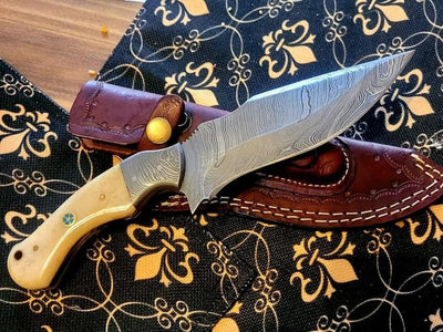 Artisan Crafted Damascus Steel Fixed Blade Hunting Knife - Korvel