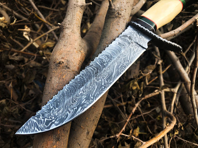 Exclusive Holiday Offer: Custom Handmade Damascus Steel Hunting Knife - Korvel