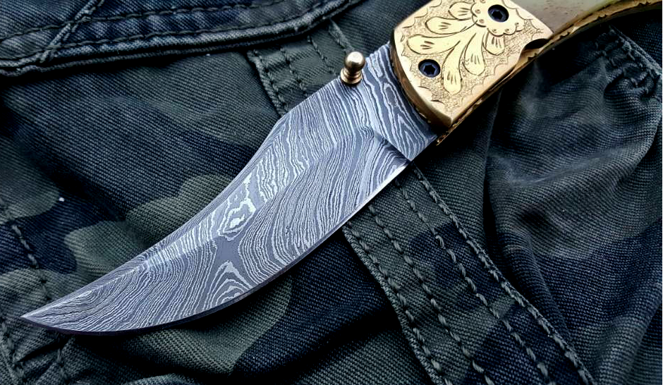 Exquisite Handmade Damascus Steel Folding Knife for Collectors - Korvel
