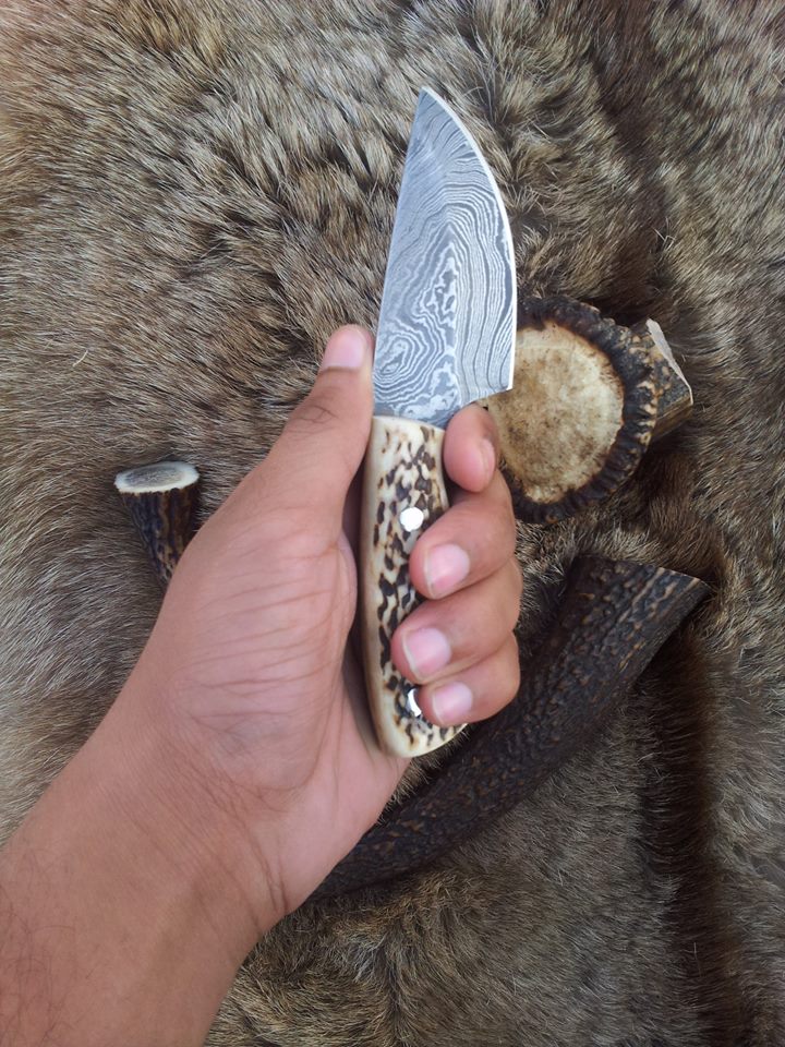 Handcrafted Damascus Steel Deer Skinning Knife with Unique Antler Handle – 7 Inch Precision Blade - Korvel