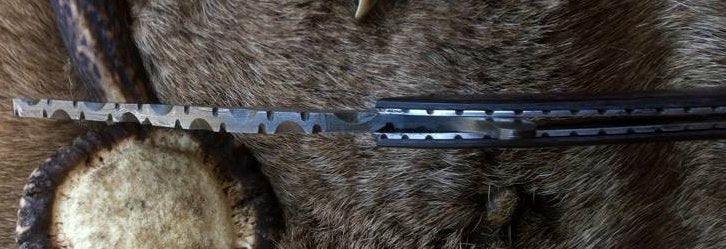 Exquisite Antique Shaving Razor with Damascus Steel Blade & Luxurious Pakka Wood Handle - Includes Elegant Leather Case - Korvel