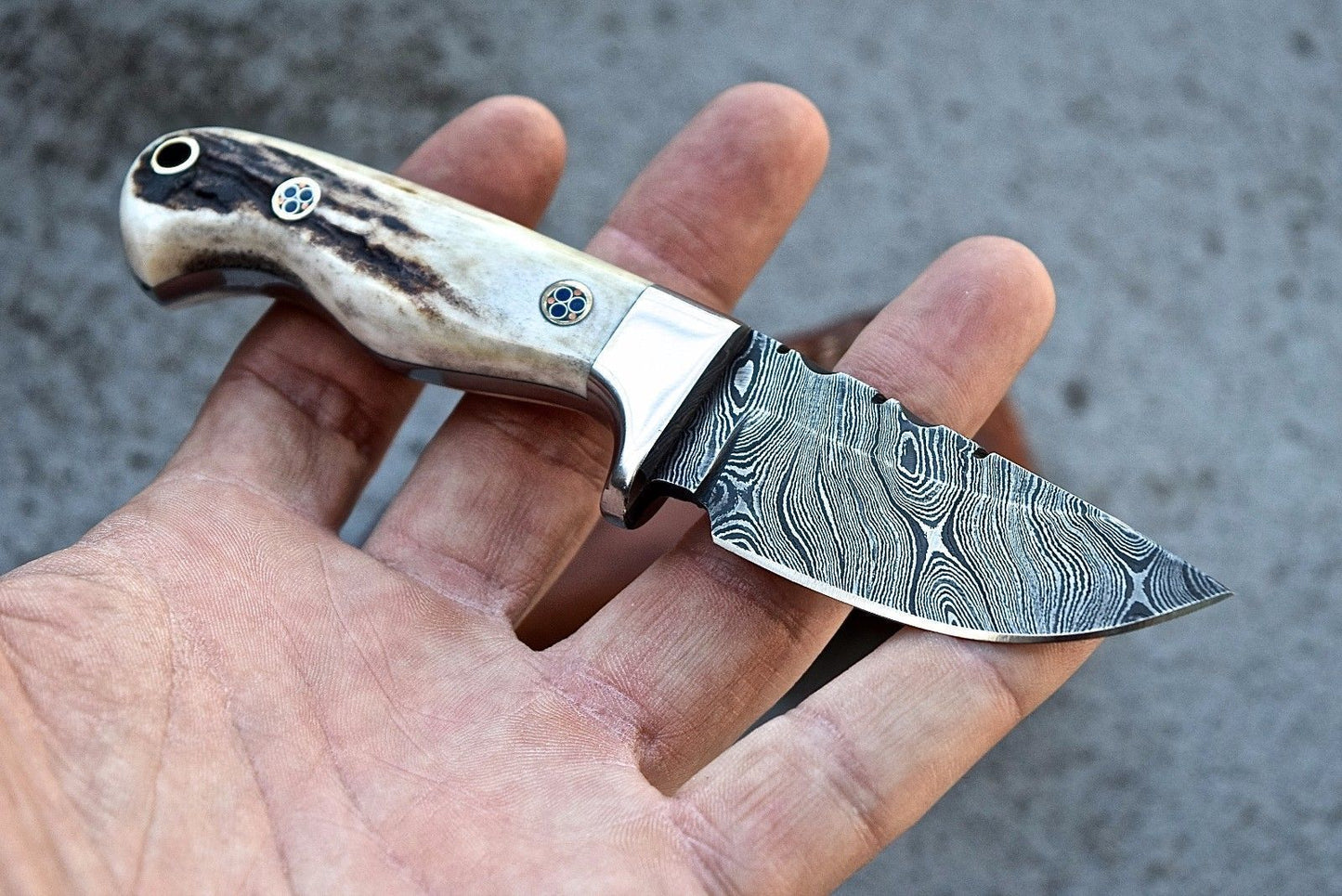 Handcrafted Damascus Steel Skinning Knife - Precision & Elegance - Korvel