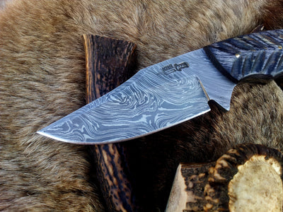 Premium Damascus Steel Deer Skinning Knife with Exotic Pakka Wood Handle – 8.5 Inch Hunting Tool - Korvel