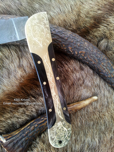 Artisan Crafted Damascus Steel Folding Pocket Knife with Buffalo Horn Handle – The HornGuard - Korvel