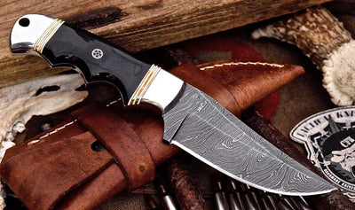 Premium Custom Deer Hunting Knife with Exquisite Damascus Steel Blade - Korvel