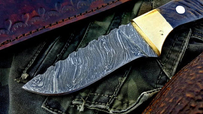 Artisan Crafted Damascus Steel Skinner Knife with Sheep Horn Handle - Korvel