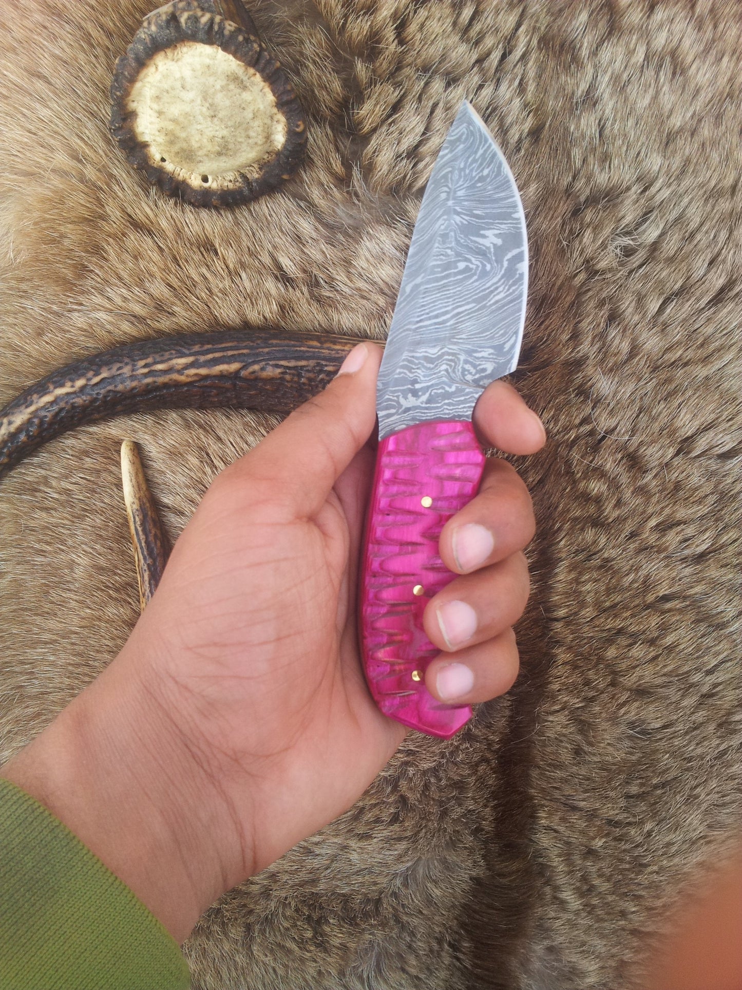 Vibrant Pink Pakka Wood Damascus Steel Skinning Knife – 7-Inch Precision Tool - Korvel