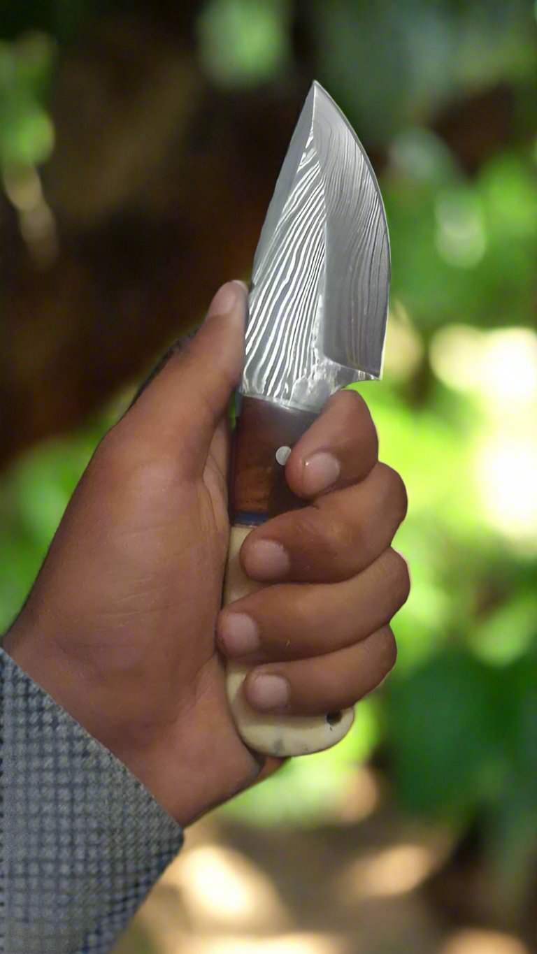 Premium Damascus Steel Hunting Knife – 7.5 Inch Drop Point Blade with Elegant Bone and Rosewood Handle - Korvel