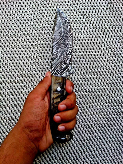 Exquisite Handcrafted Damascus Steel Knife - Korvel