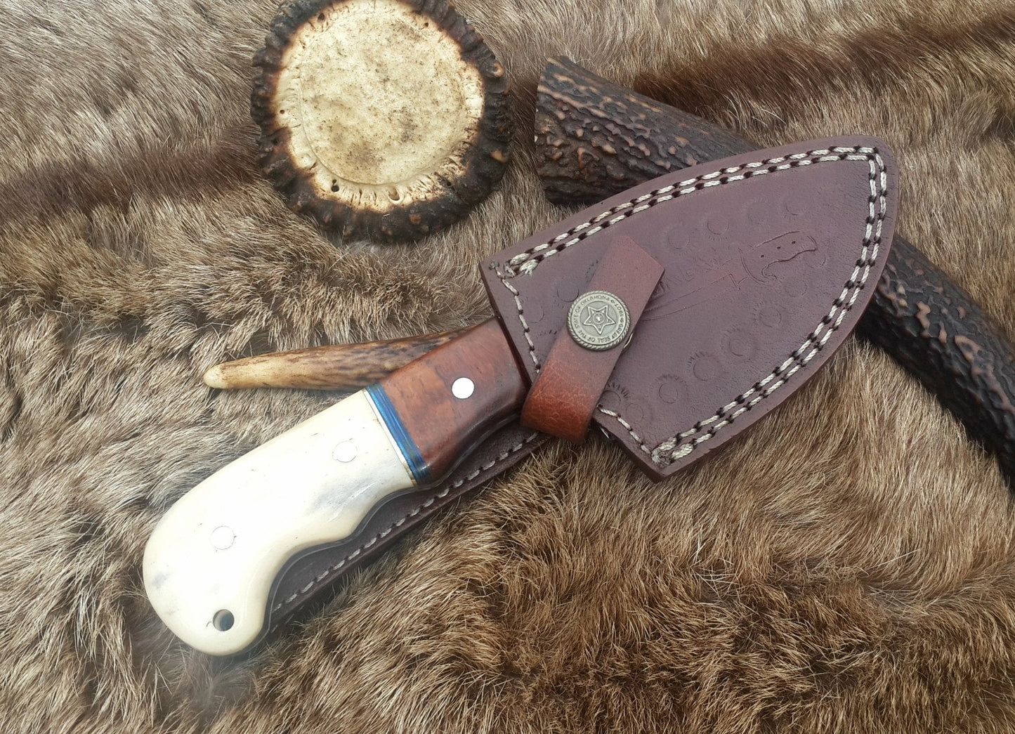 Premium Damascus Steel Skinning Knife with Exquisite Bone and Rosewood Handle – 7 Inches Long - Korvel