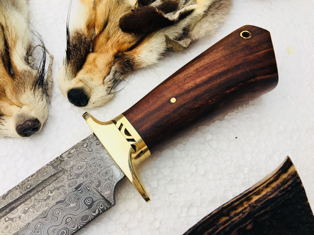Exquisite Handmade Raindrop Pattern Damascus Steel Hunting Knife - Korvel