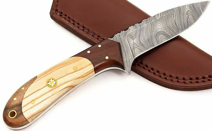 Premium Custom Damascus Steel Hunting Knife with Olivewood & Rosewood Handle - Korvel