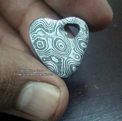 Exquisite Damascus Steel Heart Pendant - Korvel