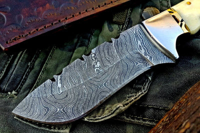 Premium Custom Damascus Steel Hunting and Skinning Knife - Korvel