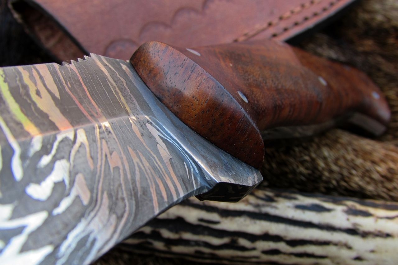 Premium Handmade Damascus Skinning Knife for Outdoor Adventures - Korvel