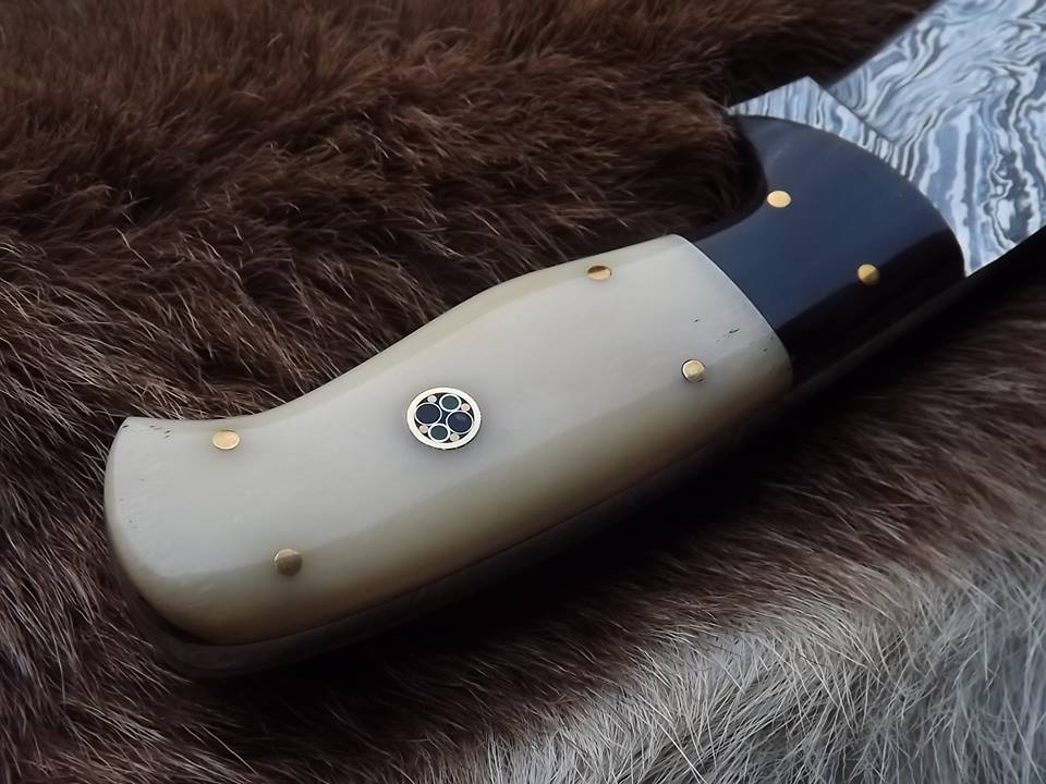Artisan Crafted Twister Damascus Steel Hunting & Skinning Knife - Korvel