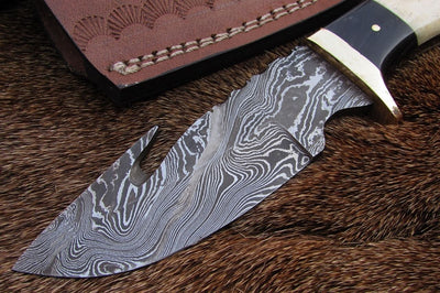 Premium Hunter's Guthook Knife - Handcrafted Damascus Steel with Exotic Handle - Korvel
