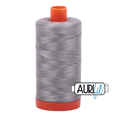 Bobina Grande de Algodón Aurifil 50wt 2620 de Acero Inoxidable