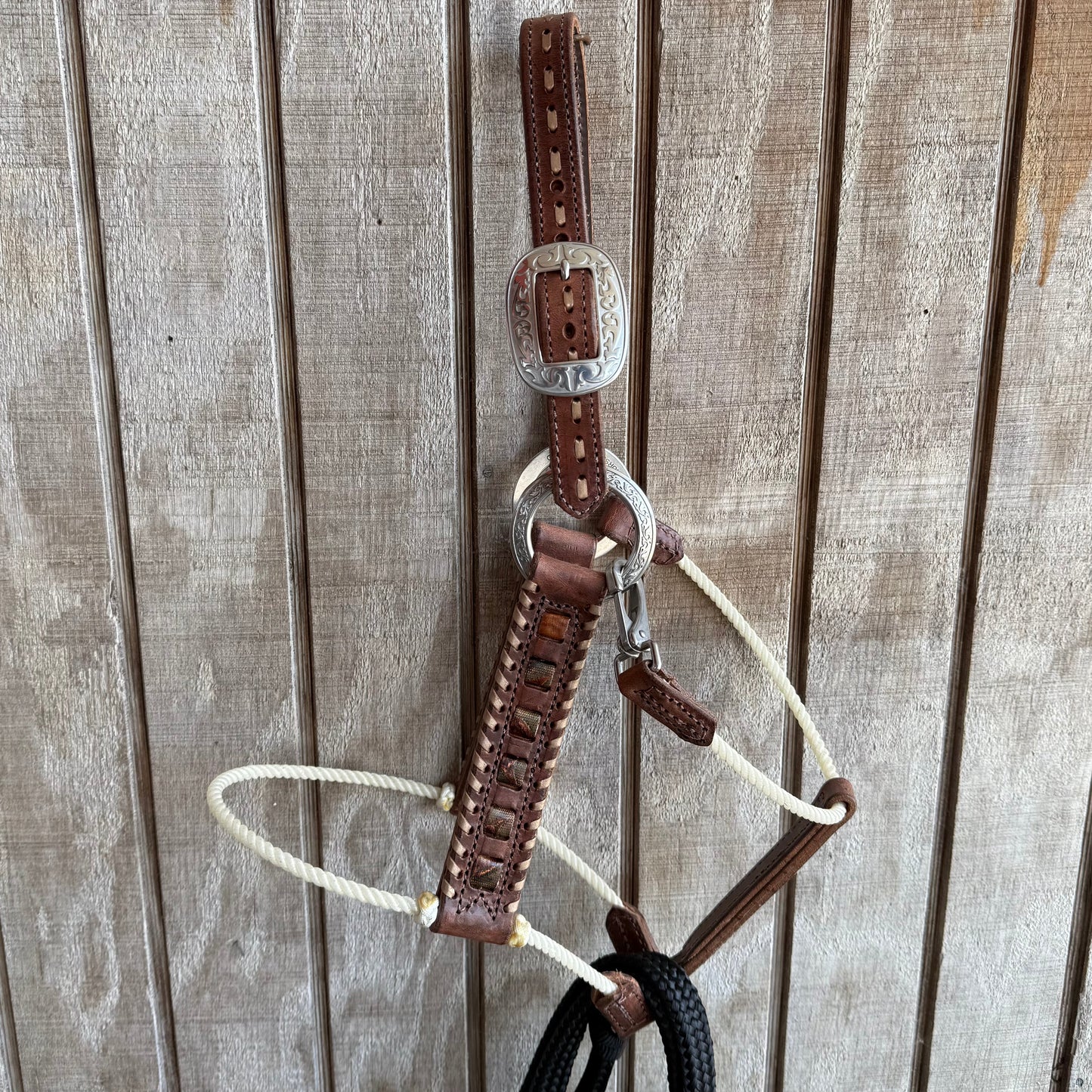 Halter de Cuero de Cuerda Deluxe con Borlas
