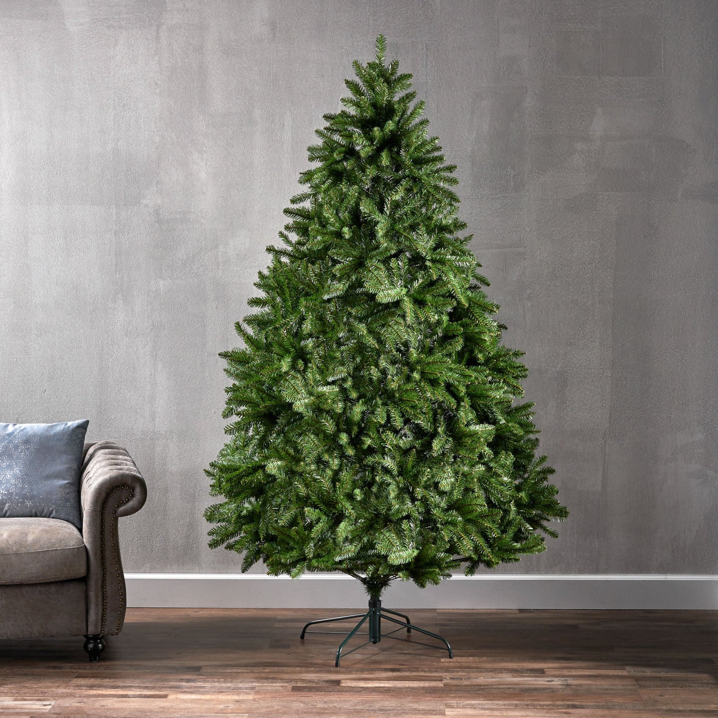 Norway Hinged Christmas Tree - 7 ft with 2231 Tips