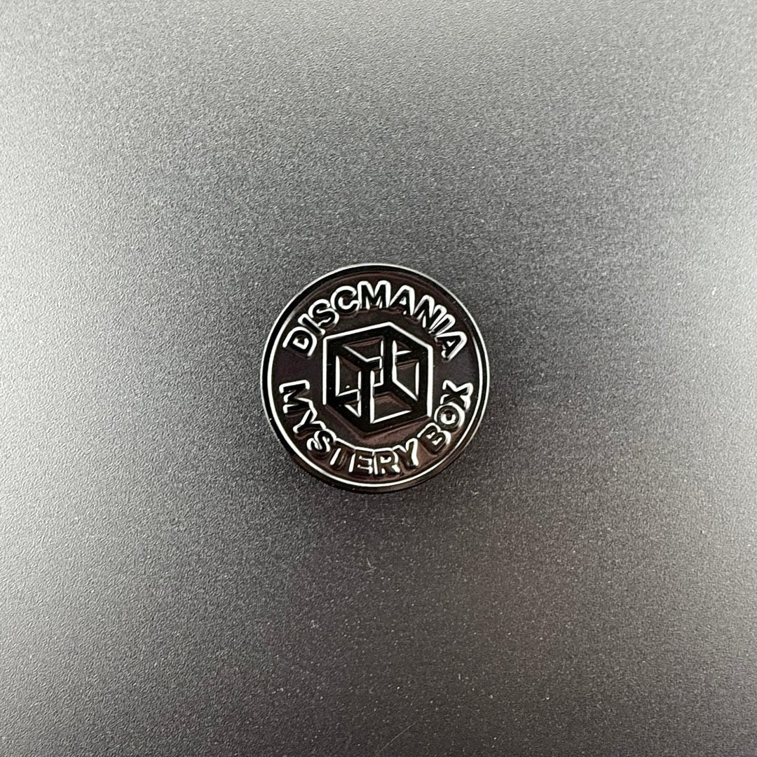 Pin de Caja Misteriosa Todo Negro