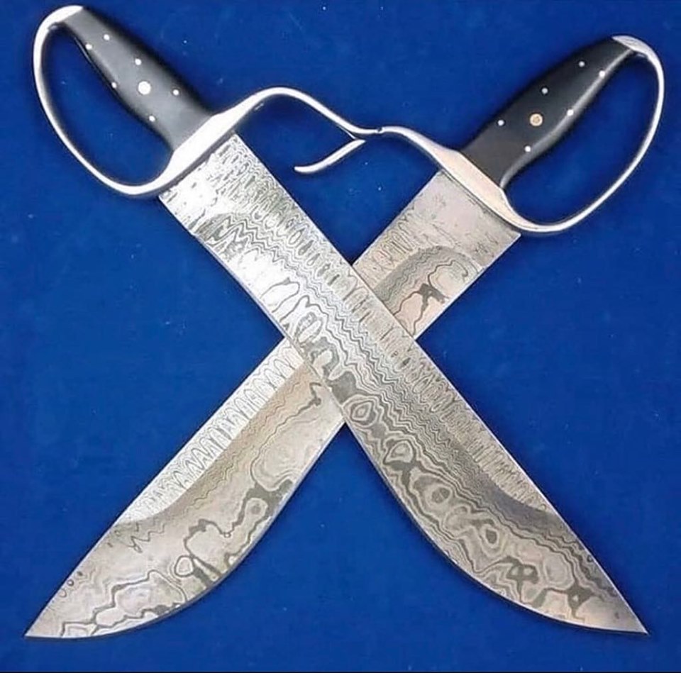 Exquisite Custom Handmade Damascus Bowie Knife Set - Korvel