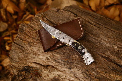 Exquisite Handmade Damascus Steel EDC Folding Knife | 3-Inch Blade, Sheep Horn Handle, Leather Sheath | Perfect Gift by KBS Knives - Korvel