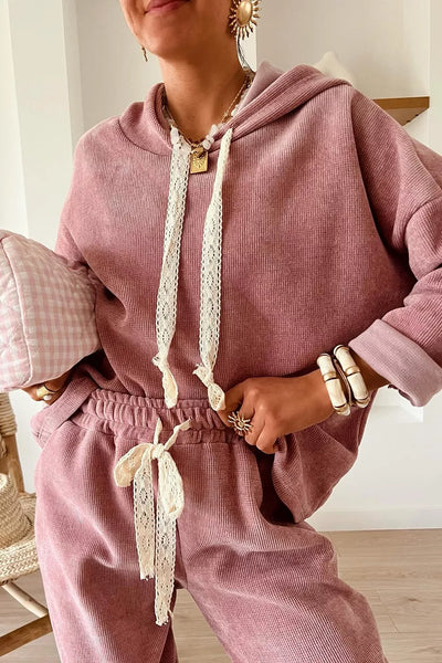 Ensemble de sweat à capuche et pantalon à détails en dentelle
