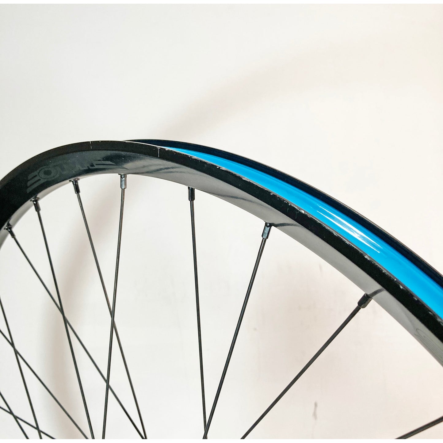 Rueda delantera Halo BLEM Gravitas 27.5" Boost - 32h Negra