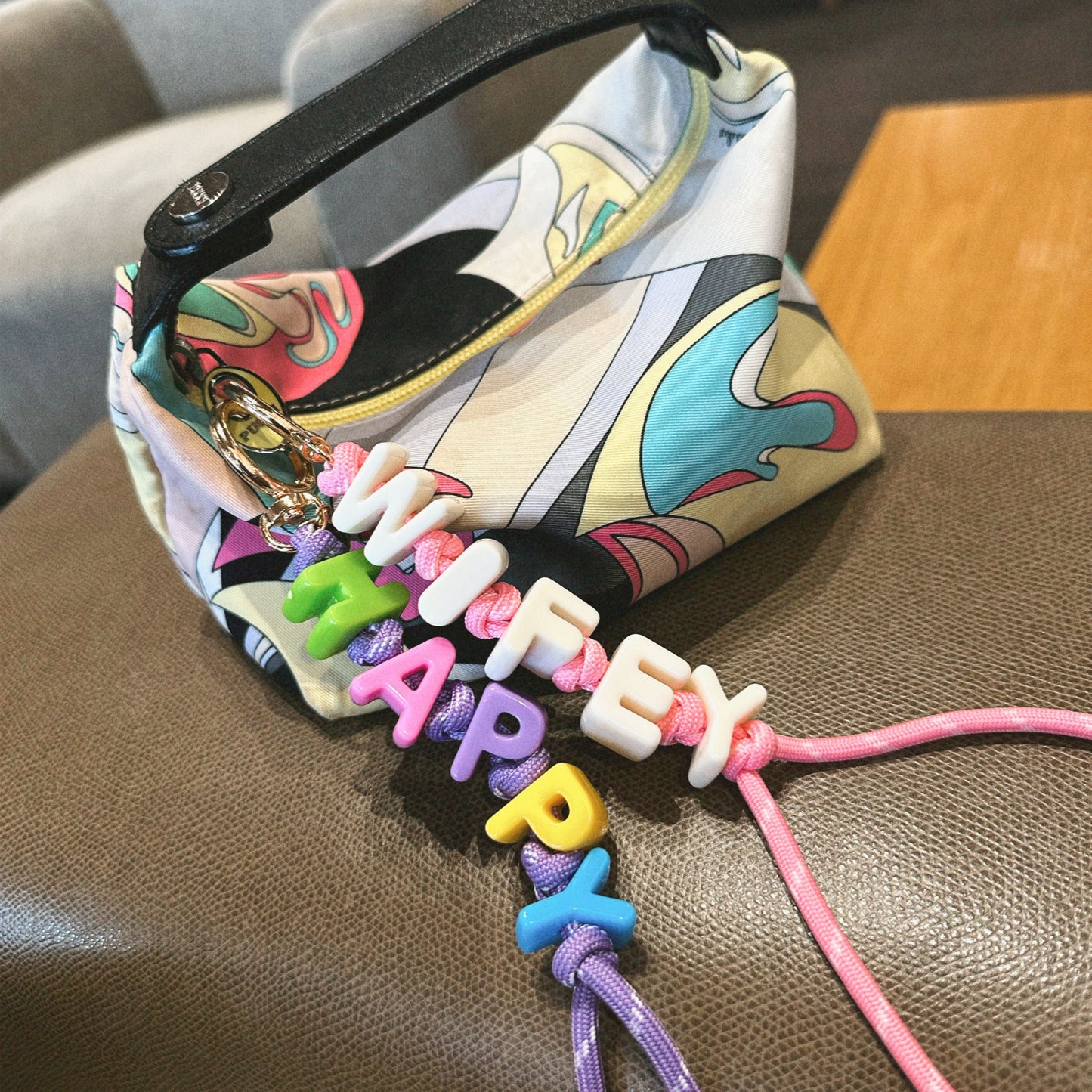 HAPPY ♡ Charm de Bolsa - Accesorio Elegante para Bolsos