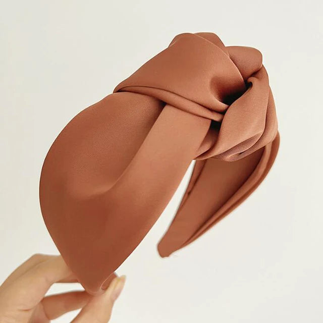 Bandeau en satin à large bord avec nœud tendance