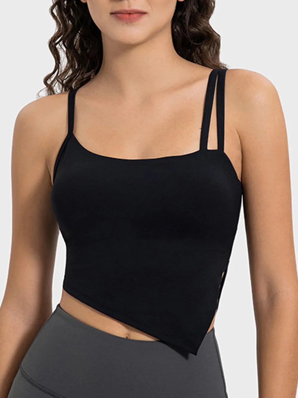 Cami actif à col asymétrique fendu
