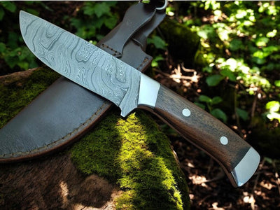 Artisan Crafted Deer Hunting Knife: Damascus Steel with Elegant Walnut Handle - Korvel