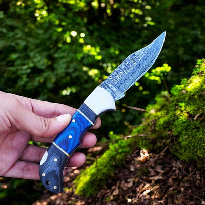 Exquisite Damascus Folding Pocket Knife: Handcrafted with Unique Exotic Wood - Korvel