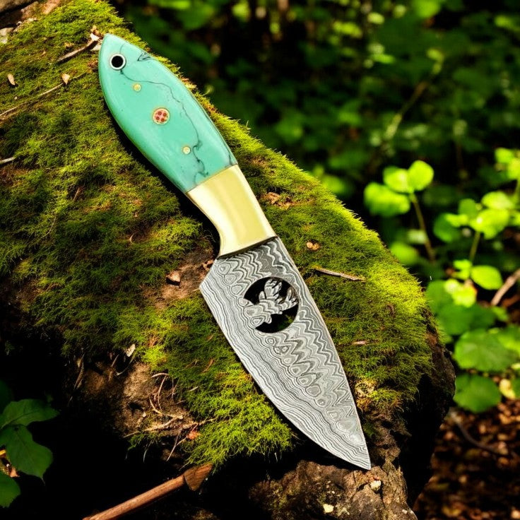 Premium Damascus Steel Skinning Knife with Unique Deer Pattern – The Whitetail Hunter - Korvel