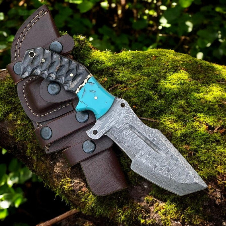Wilderness Spirit Tracker Knife – Exquisite Handmade Damascus Blade for Adventurers - Korvel