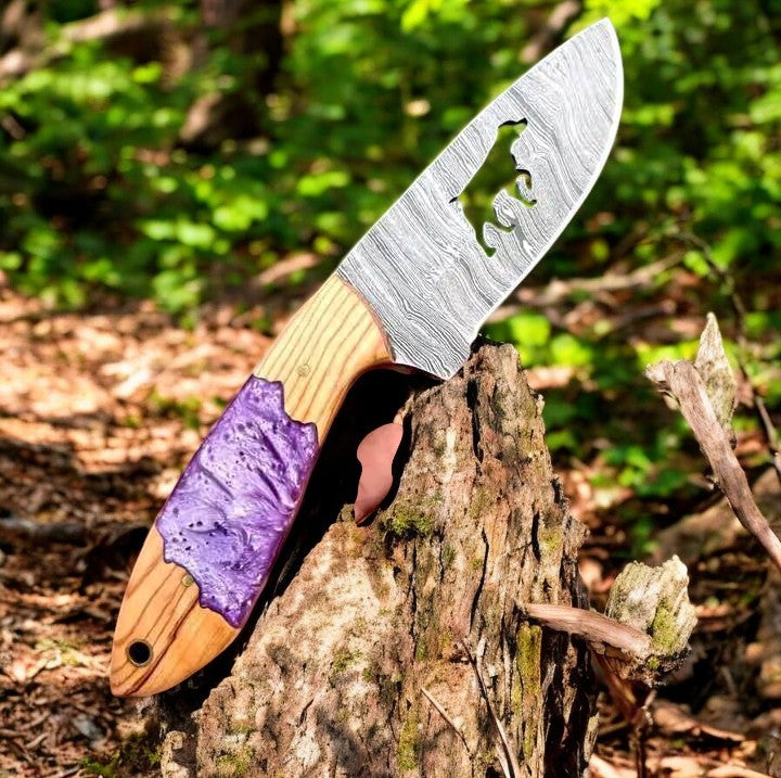 Artisan Hunting Knife – Exquisite Damascus Steel with Olivewood Handle - Korvel