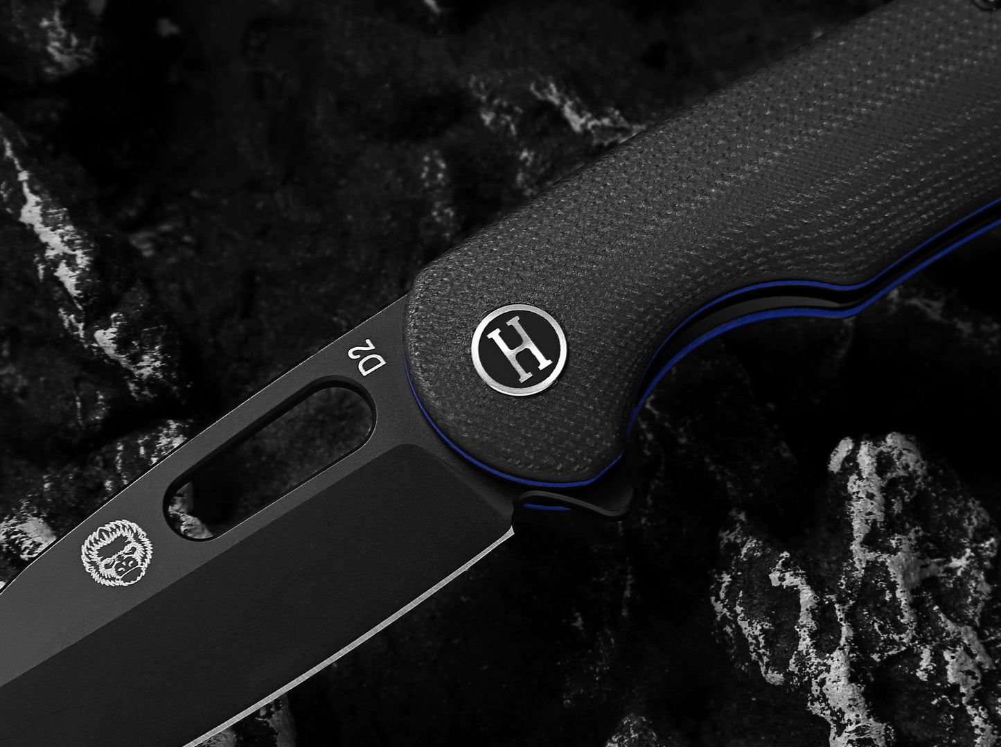 Venture Point Premium Folding Pocket Knife Gift Set for Adventurers (Black & Blue) - Korvel