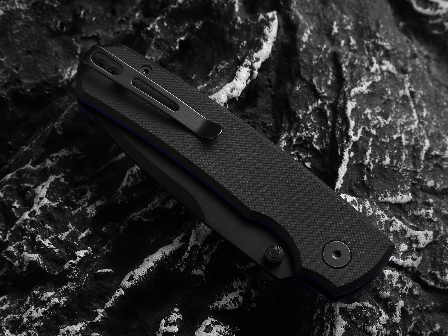 The Ultimate Folding Pocket Knife Gift Set for Outdoor Enthusiasts (Black & Blue) - Korvel