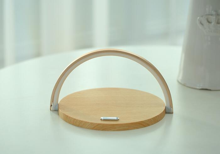 Lámpara de Carga Inalámbrica Qi de Madera - Soporte de Carga Elegante para Escritorio