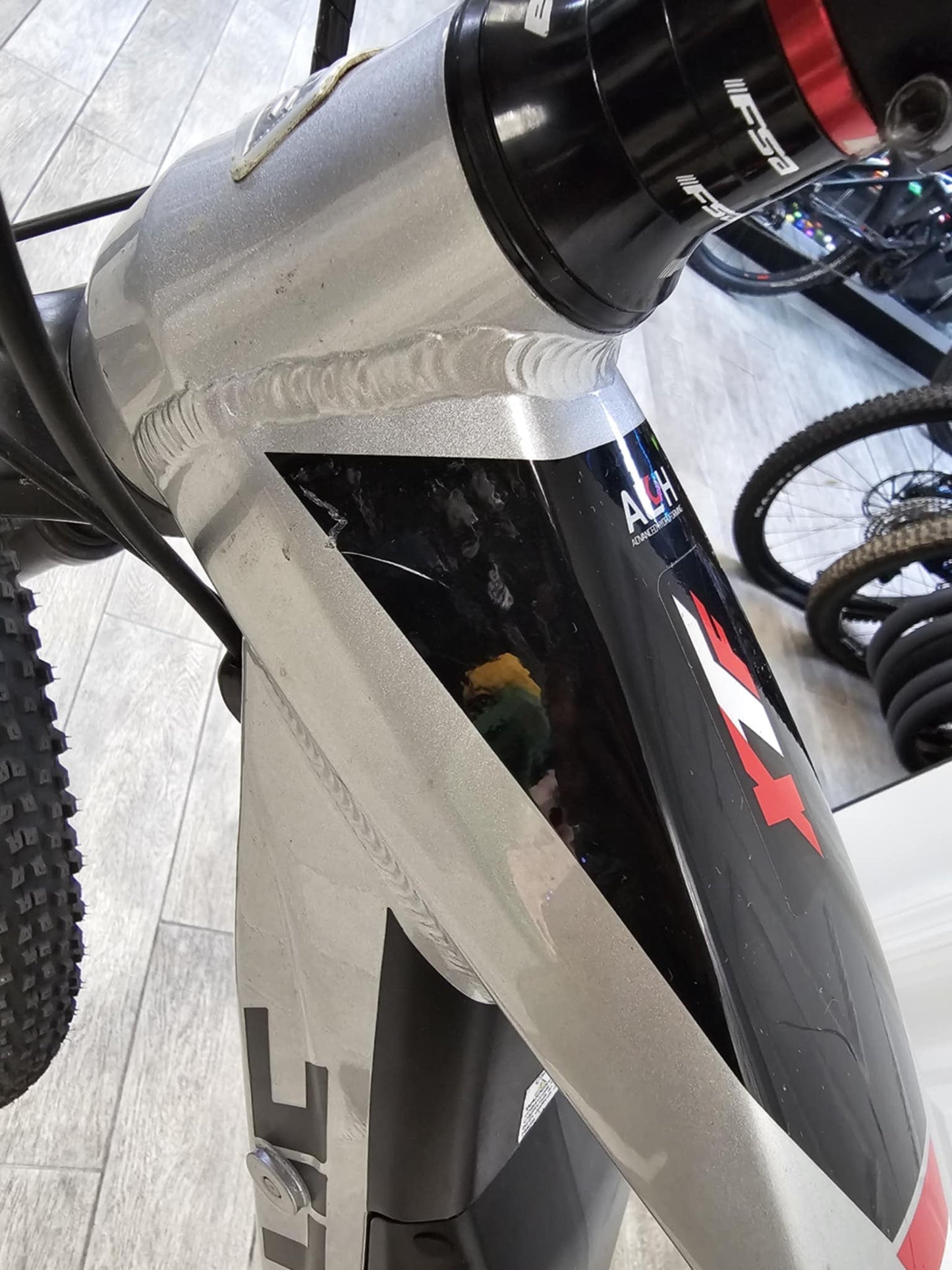 Bicicleta Eléctrica Fantic XTF 1.5 - Modelo de Demostración (Pequeña/Grande)