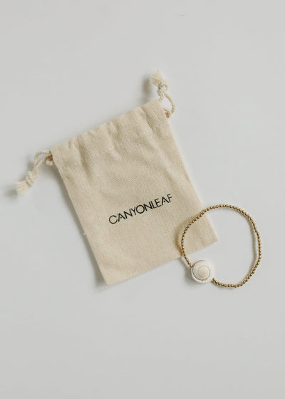 Delicada Pulsera o Tobillera de Concha Marina de Oro de 14K