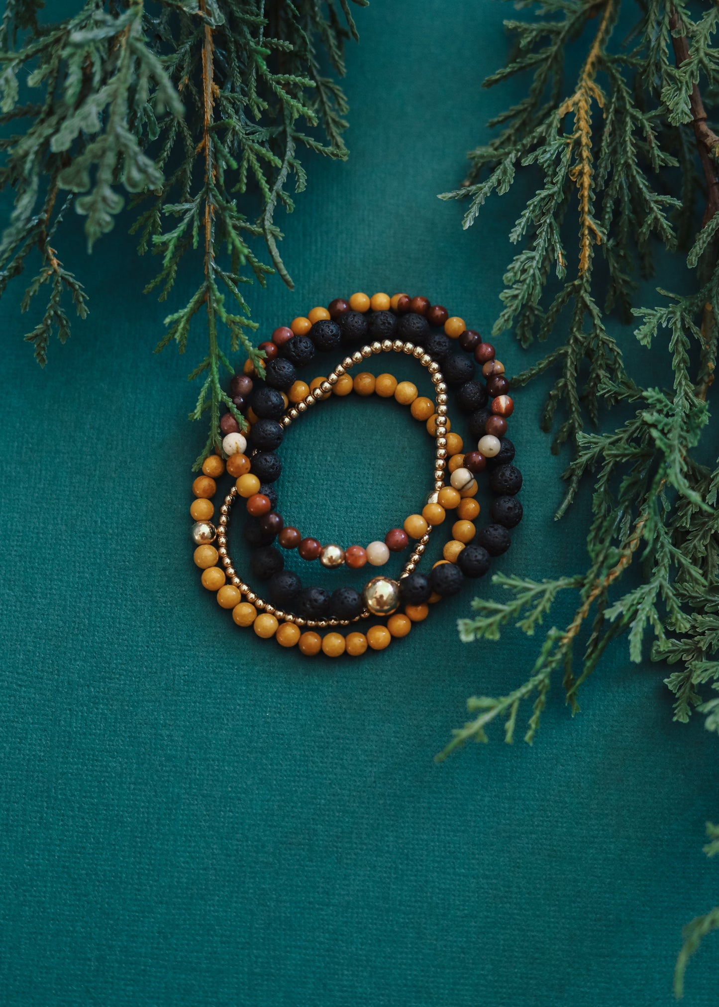Pulsera Dainty de Jaspe Mookaite Dorado y Perlas de Oro de 14K