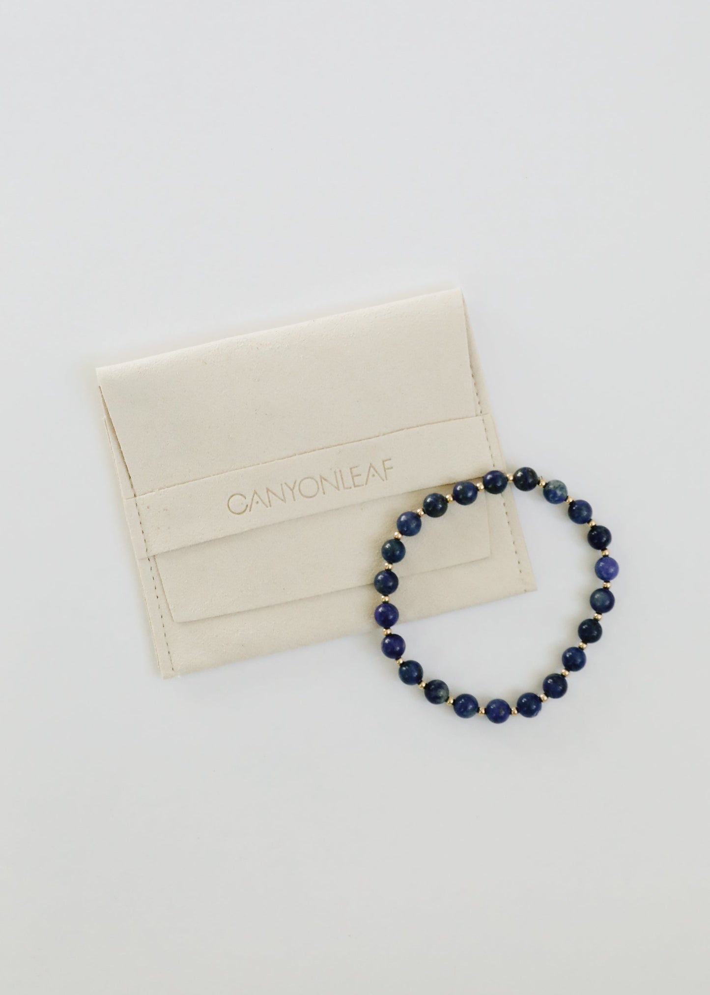 Pulsera de Estiramiento de Lapis Lazuli y Oro Relleno de 14k Sol + Luna